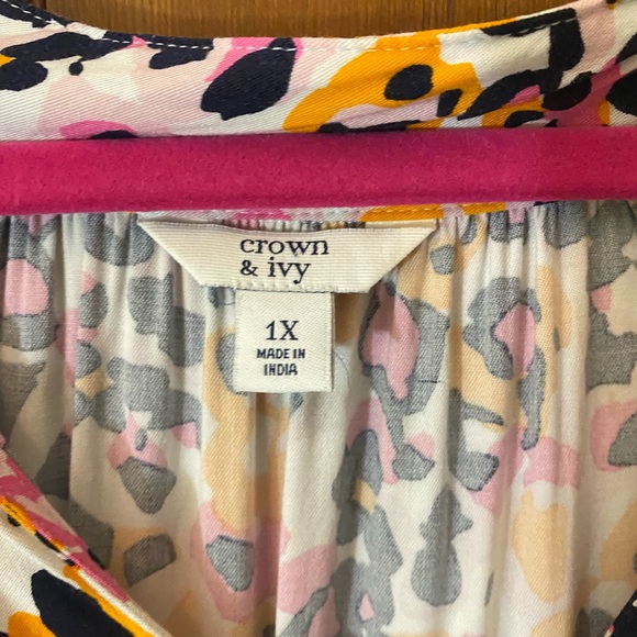 Crown and Ivy Dress - Picture 2 of 3